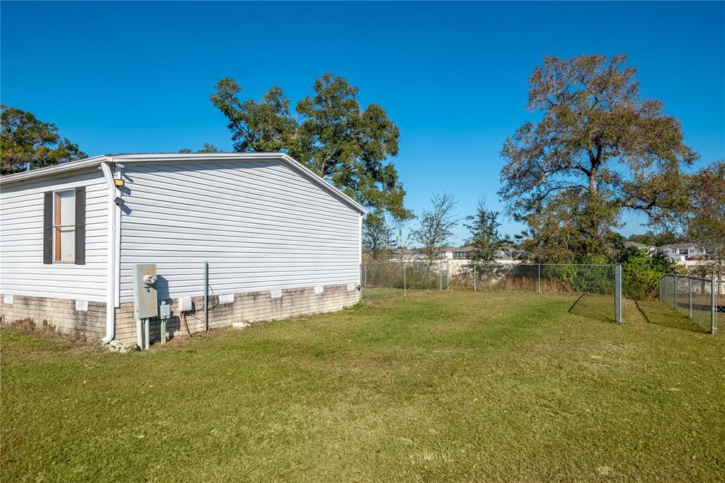 6601 Southwest 84th Street Ocala, FL 34476 - Photo 10 of 36 a backyard of a house with table and chairs
