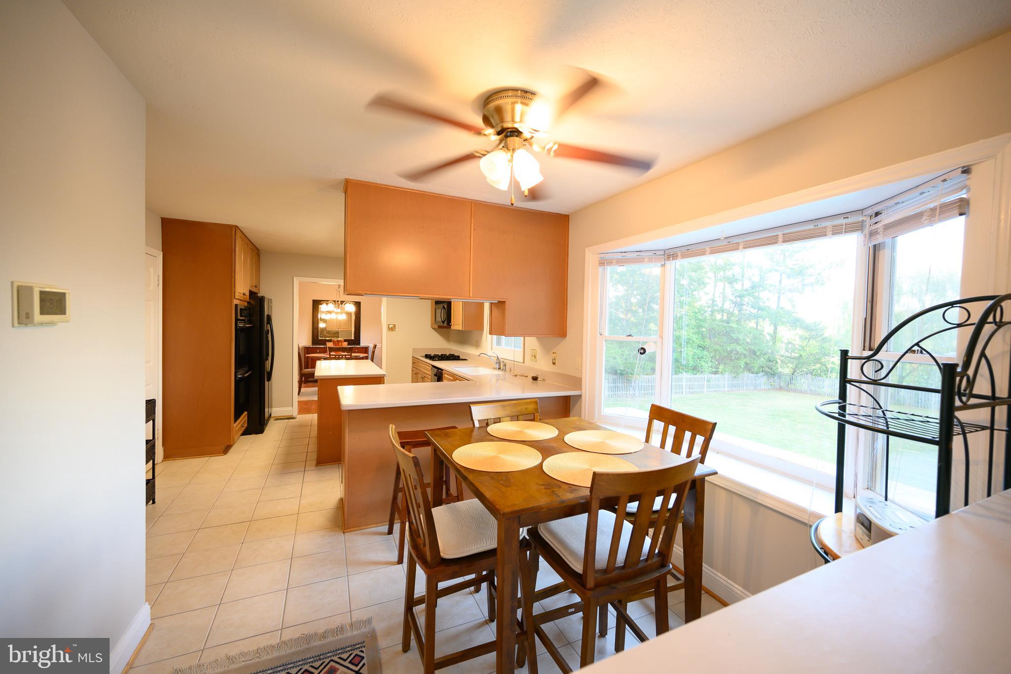 6507 White Post Road Centreville, VA 20121 - Photo 29 of 57 Kitchen & Breakfast Area