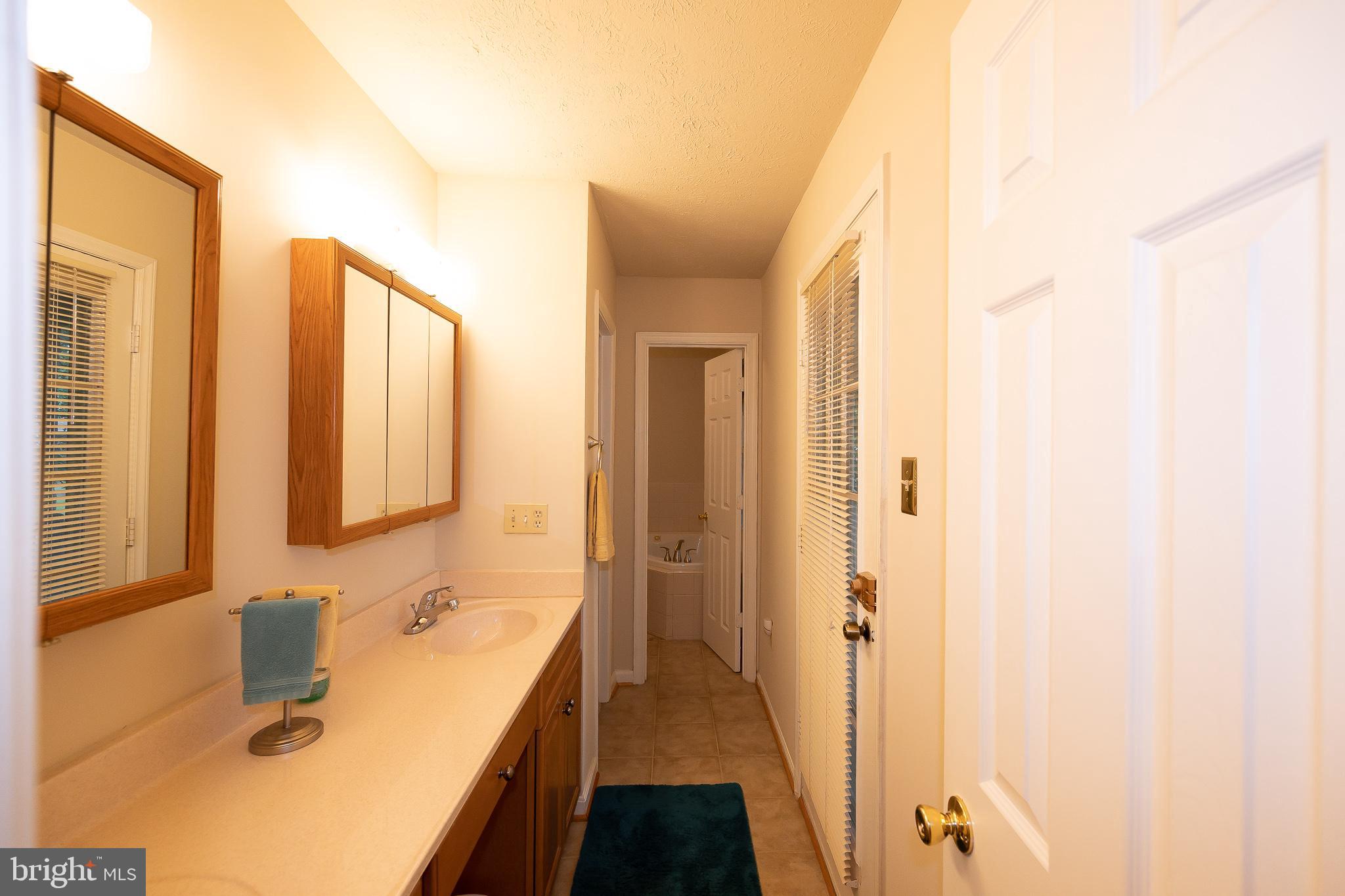 6507 White Post Road Centreville, VA 20121 - Photo 40 of 57 Master Bath