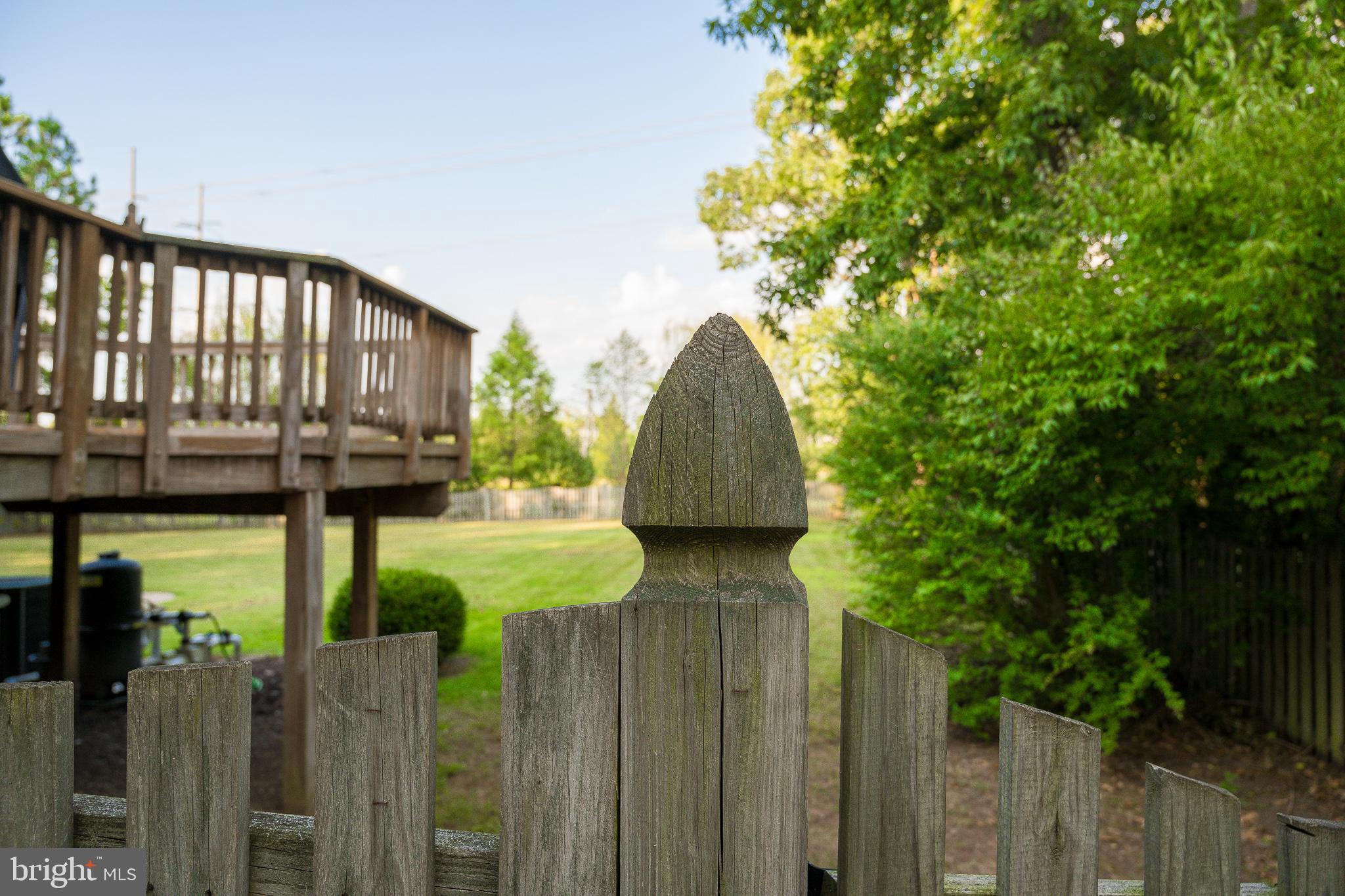 6507 White Post Road Centreville, VA 20121 - Photo 9 of 57 Exterior - Side Yard