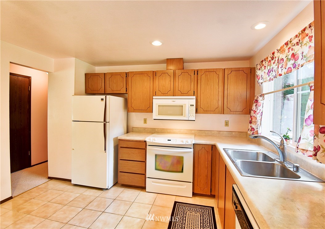 21828 3rd Place West Bothell, WA 98021 - Photo 6 of 21 Gallery Image 6