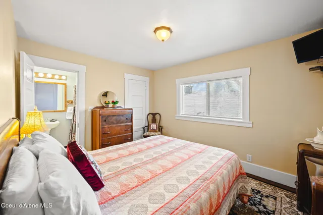 $1,500,000 | 114 North Coeur D'Alene Avenue, Harrison, ID 83833