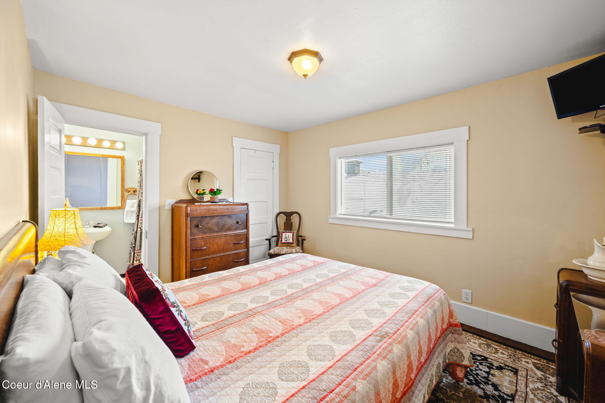 114 North Coeur D'Alene Avenue Harrison, ID 83833 - Photo 41 of 79 40-web-or-mls-DSC_2491