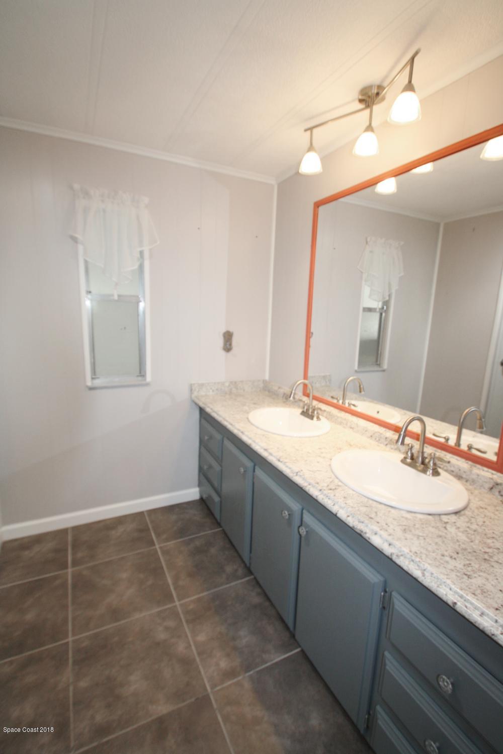 540 Ruth Circle West Melbourne, FL 32904 - Photo 11 of 19 Master-Bath