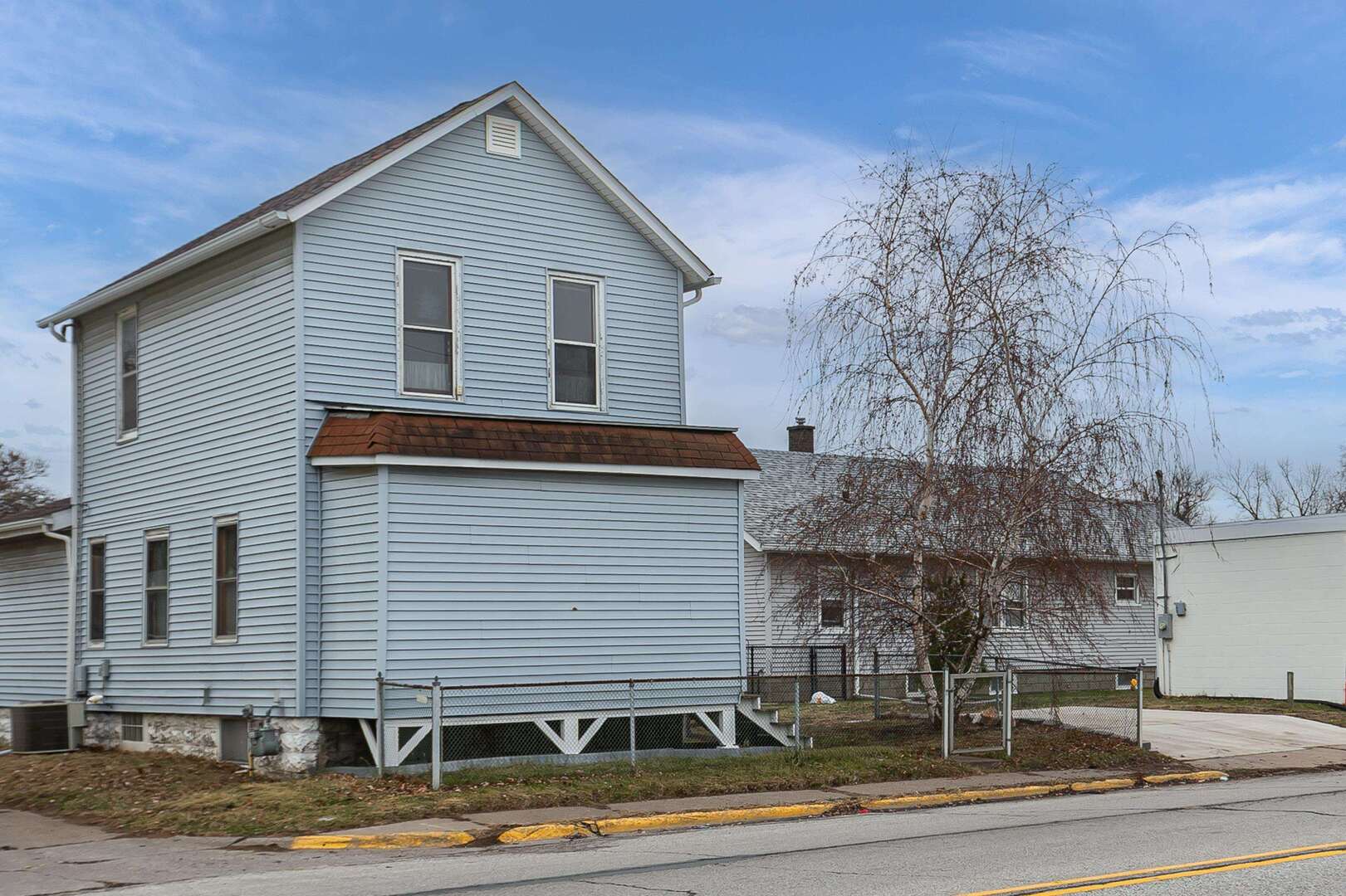 910 18th Avenue Rock Island, IL 61201 - Photo 30 of 30 a front view of a house with garden