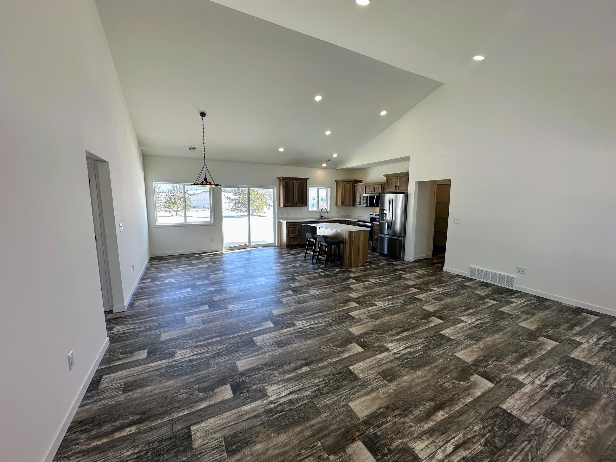 916 7th Avenue Northwest Perham, MN 56573 - Photo 13 of 28