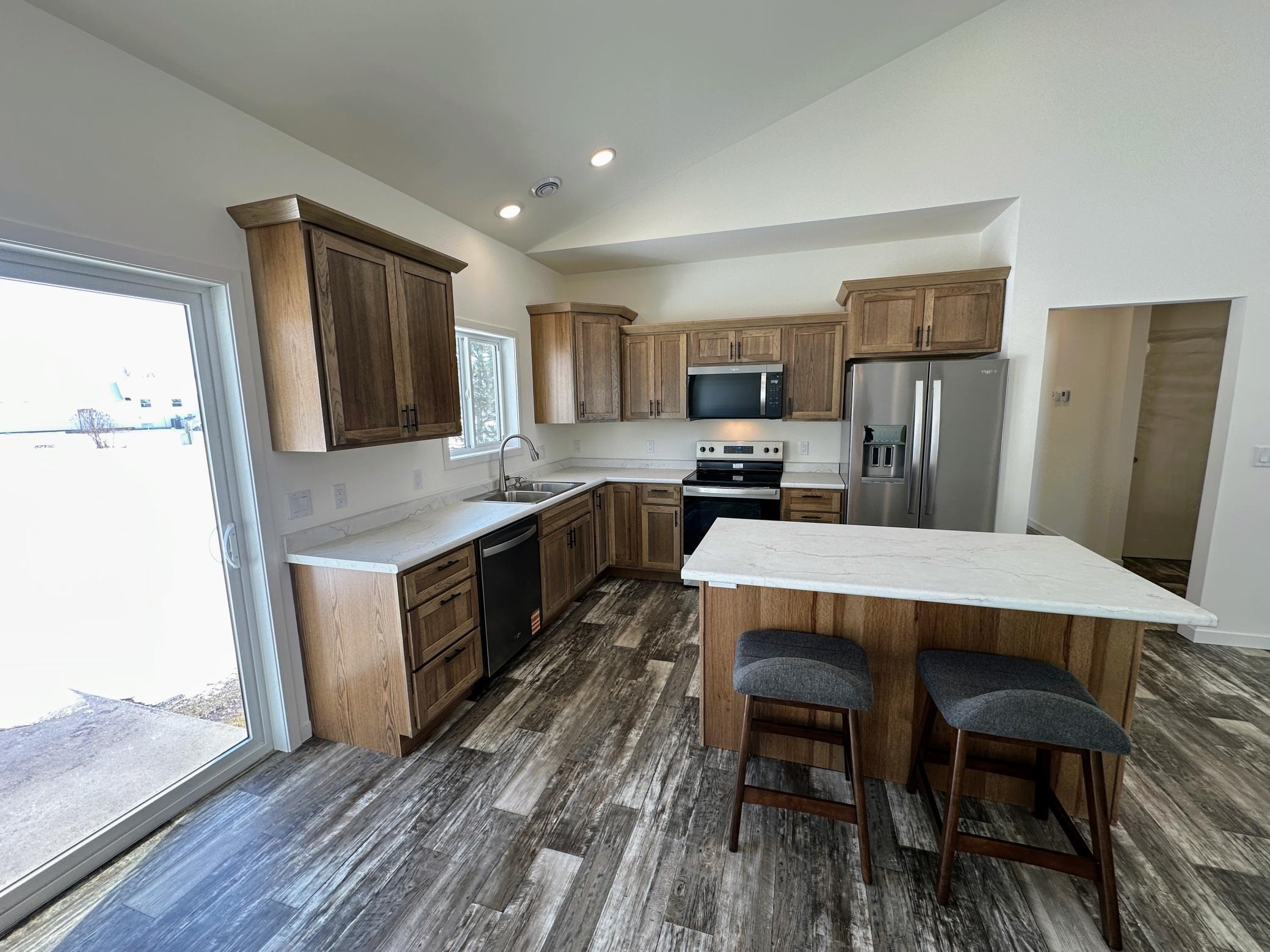 916 7th Avenue Northwest Perham, MN 56573 - Photo 3 of 28