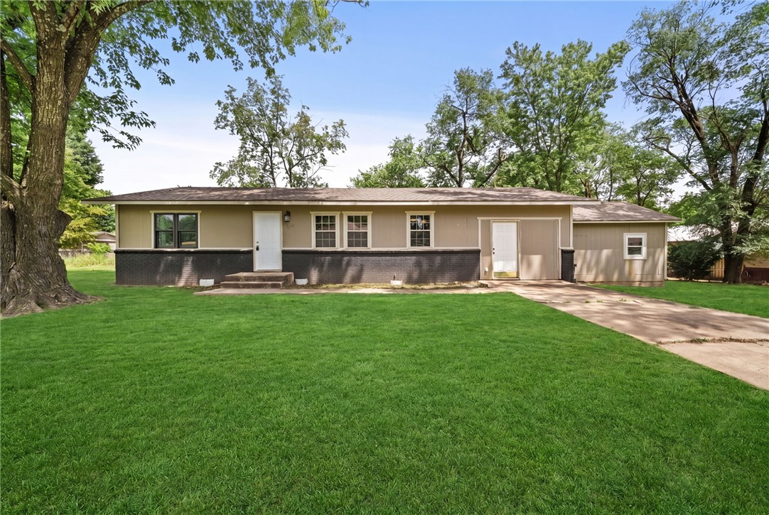 900 North Davis Street Pea Ridge, AR 72751 - Photo 2 of 30 Gallery Image 2