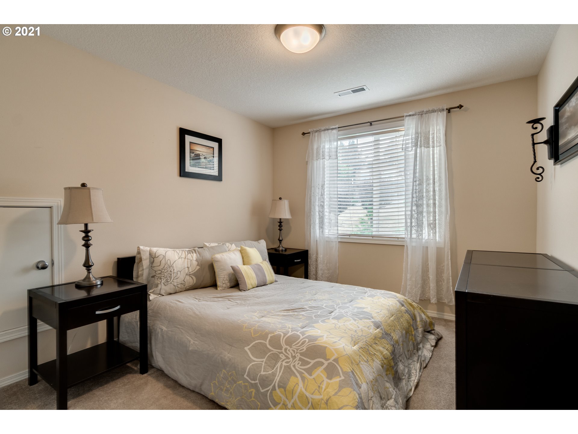 295 South Hillhurst Road Ridgefield, WA 98642 - Photo 15 of 32 a bedroom with a bed and a window