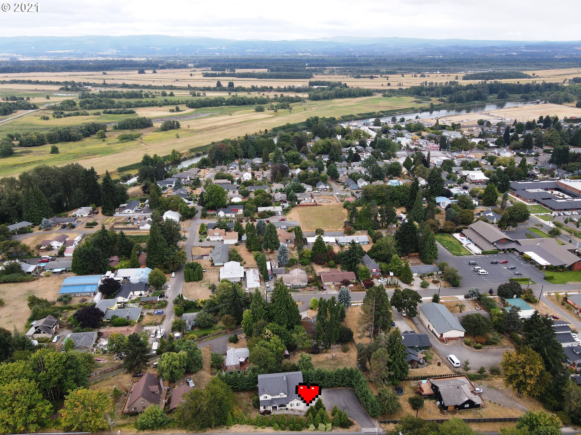 295 South Hillhurst Road Ridgefield, WA 98642 - Photo 27 of 32 an aerial view of residential building and lake view