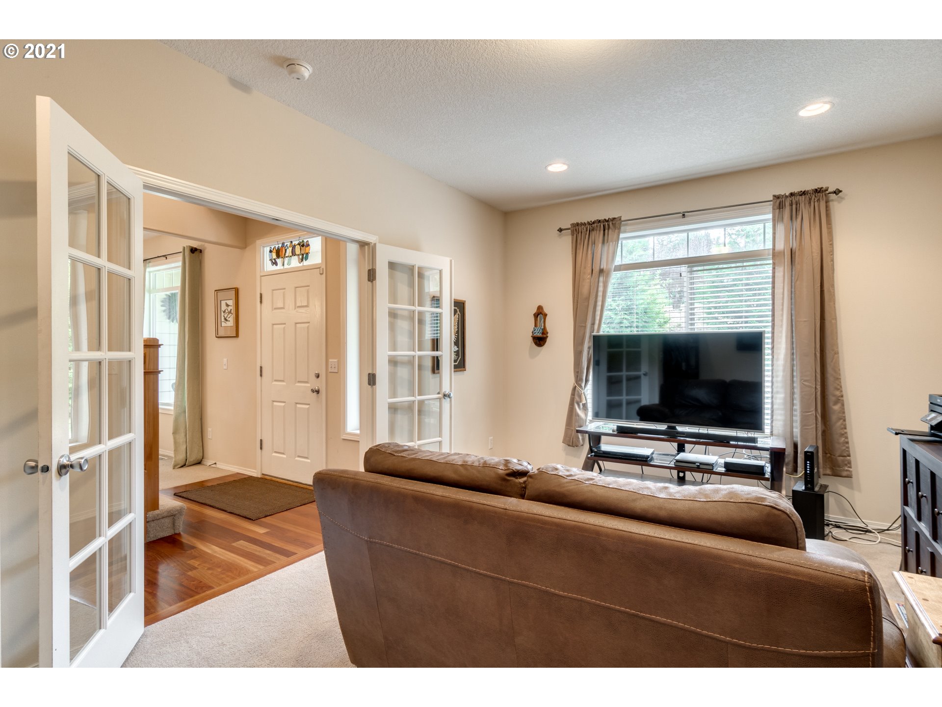 295 South Hillhurst Road Ridgefield, WA 98642 - Photo 4 of 32 a living room with furniture and a flat screen tv