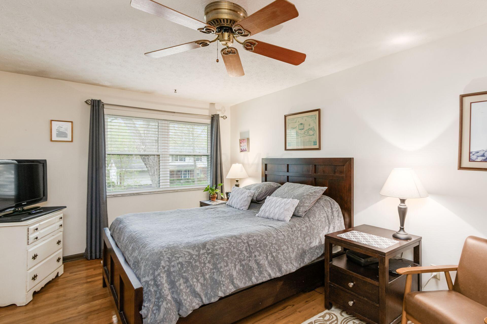2404 Merbrook Road Columbus, OH 43235 - Photo 25 of 55 Primary/Master Bedroom - 17'5" x 10'7"