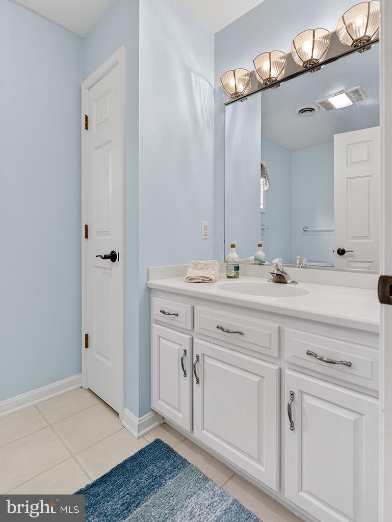 23 Sheffield Road Rehoboth Beach, DE 19971 - Photo 60 of 100 Second-level ensuite.