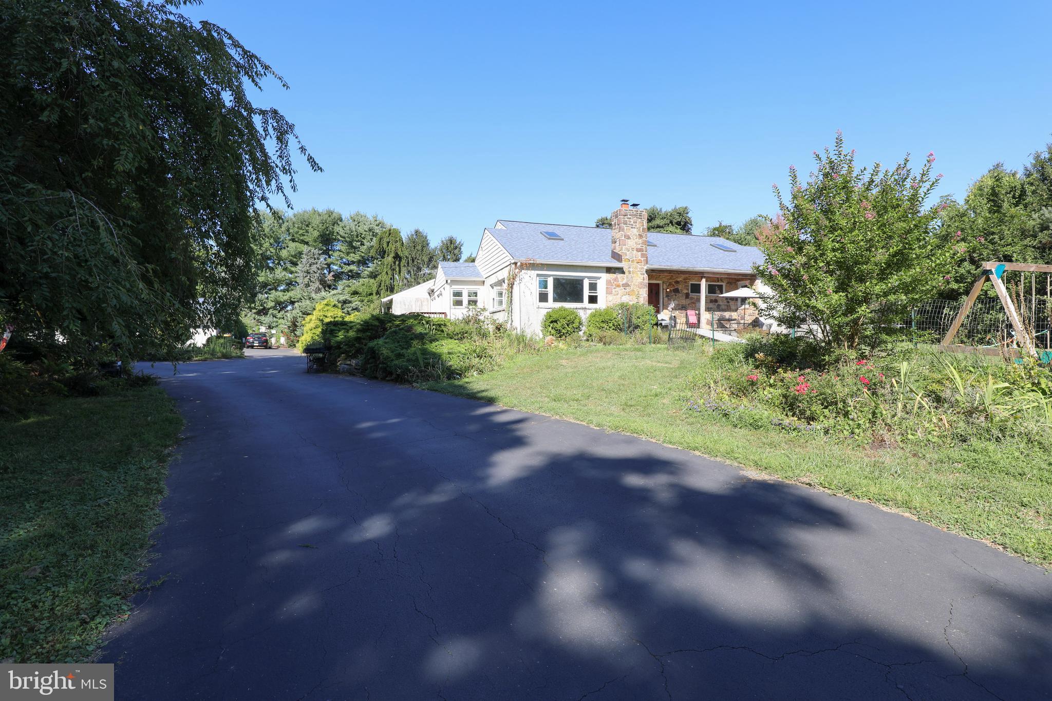 1297 Lindenhurst Road Newtown, PA 18940 - Photo 3 of 38 House