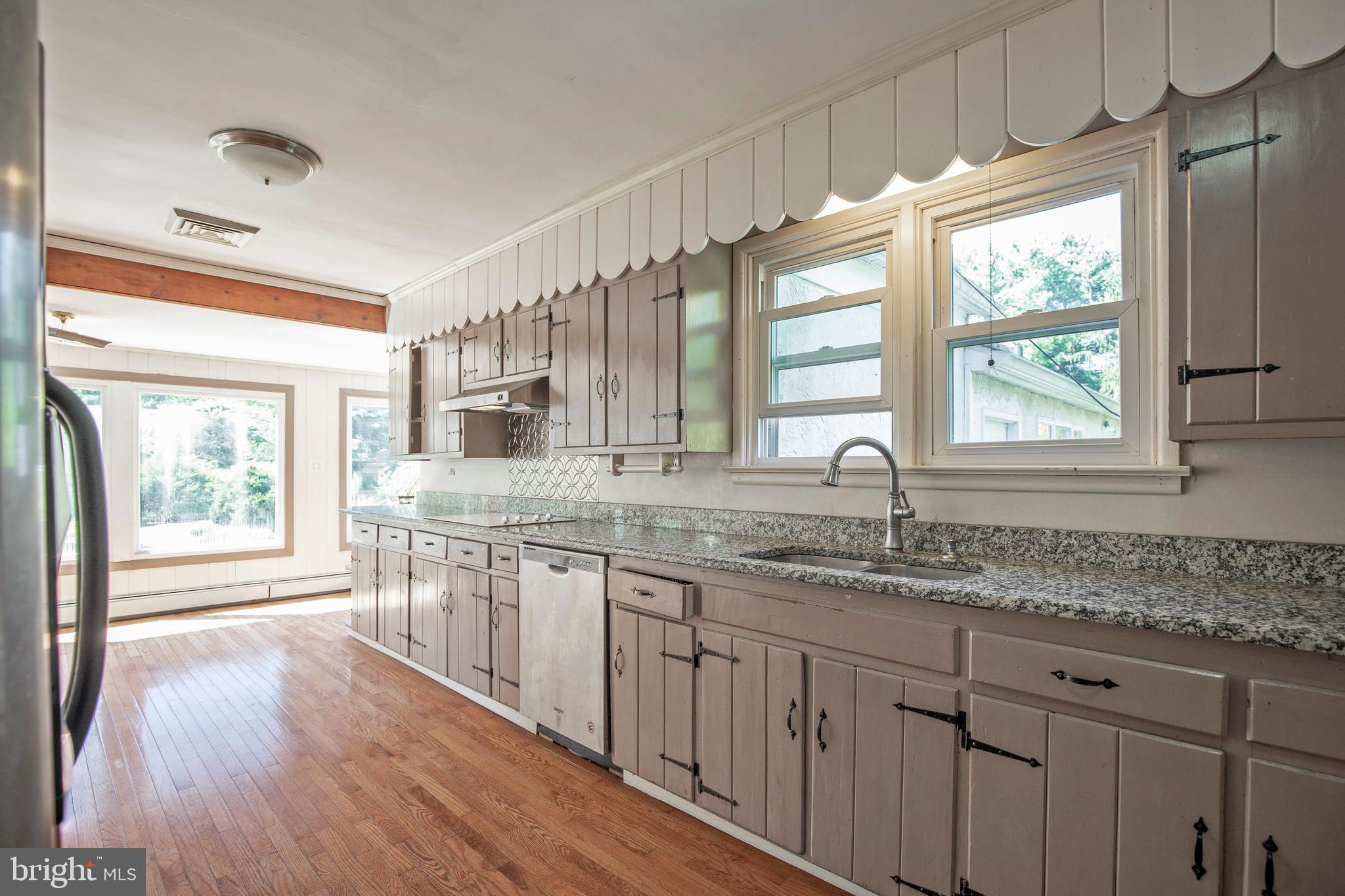 1297 Lindenhurst Road Newtown, PA 18940 - Photo 6 of 38 Kitchen Main Level