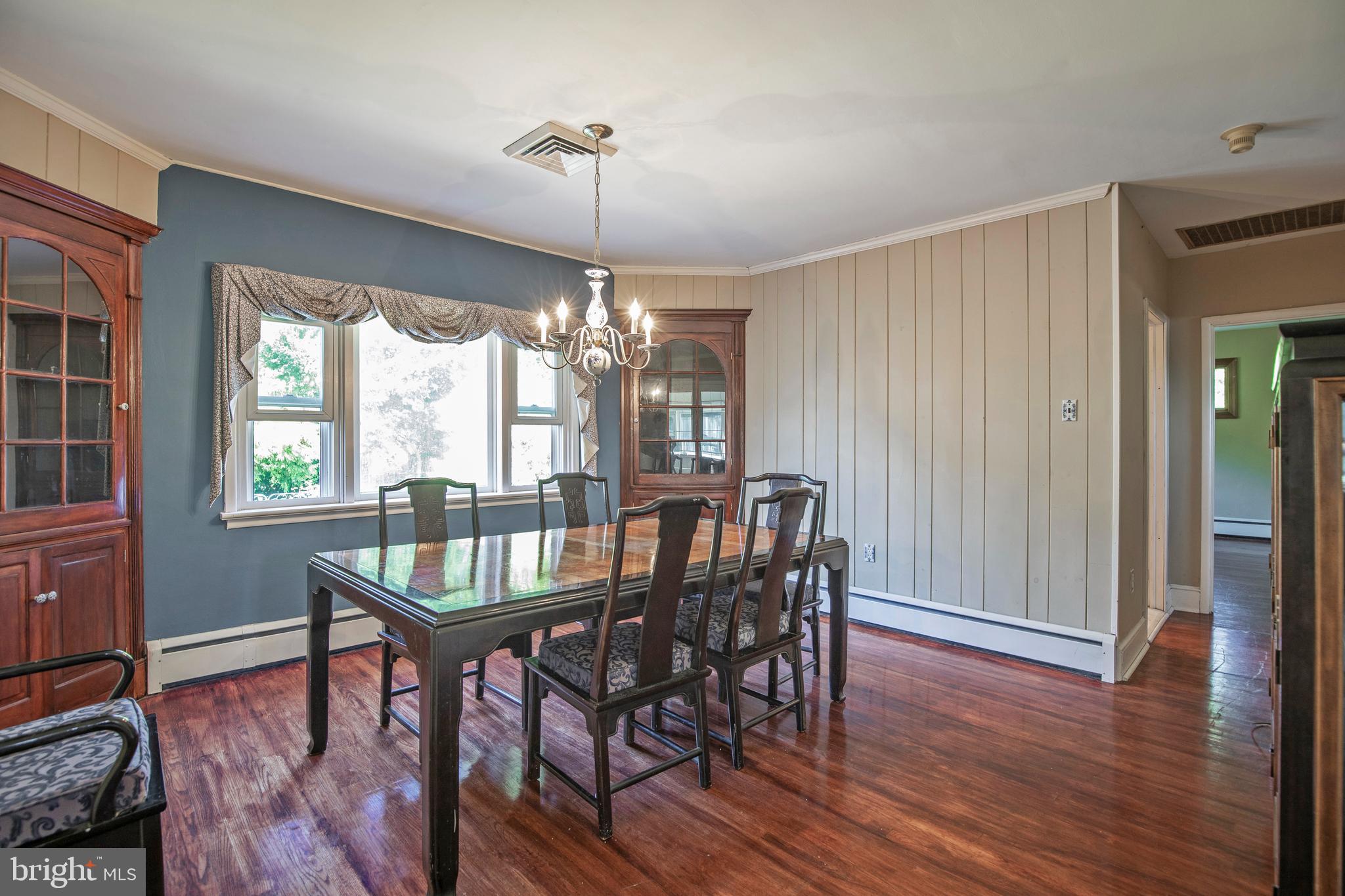 1297 Lindenhurst Road Newtown, PA 18940 - Photo 9 of 38 Diing room main level