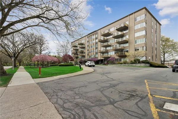 $2,200 | 1400 East Avenue, Unit UN605, Rochester, NY 14610