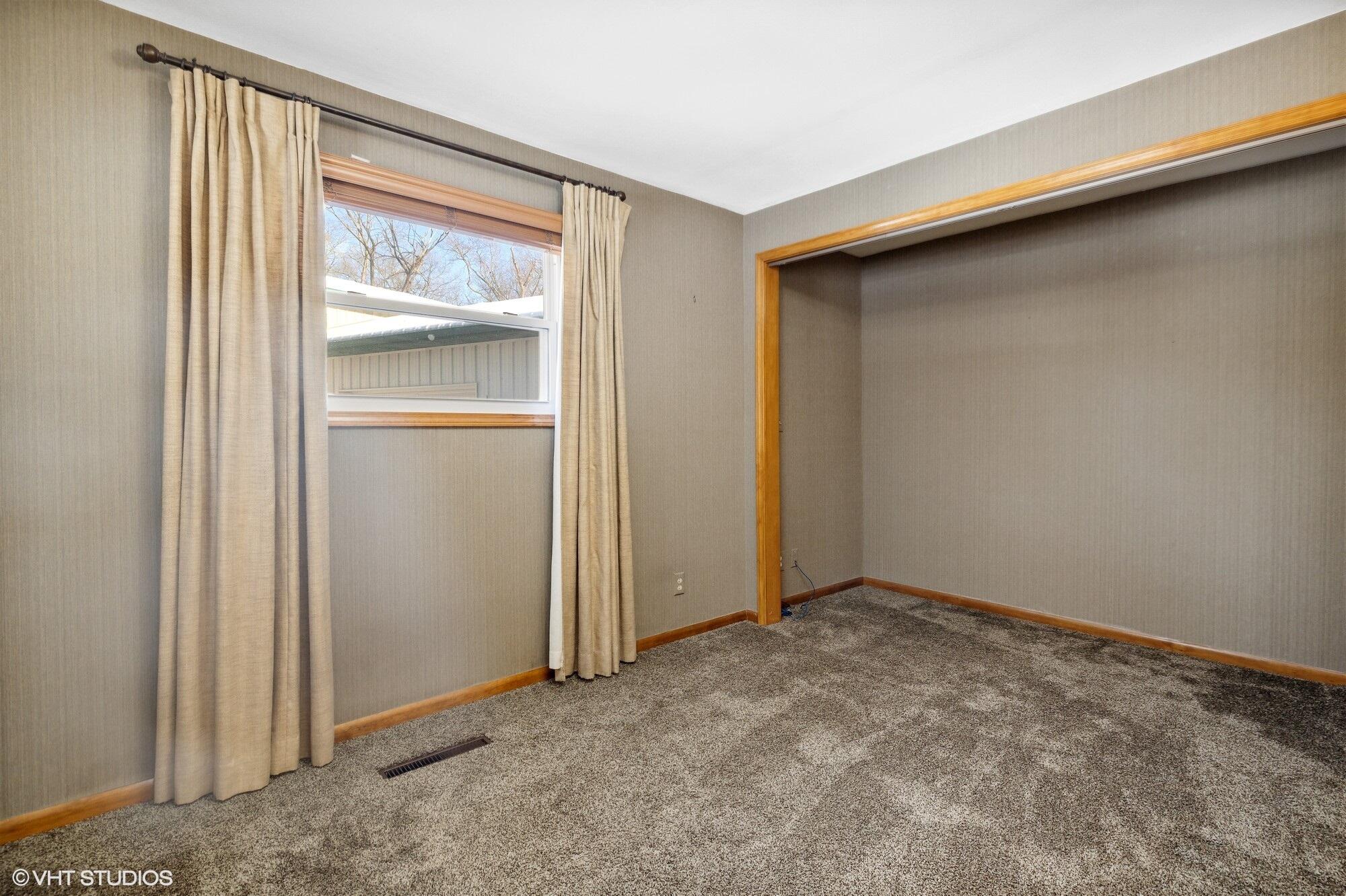9450 Community Hall Road Union Pier, MI 49129 - Photo 15 of 34 14_9450CommunityHall_154_3rdBedroom_MRED