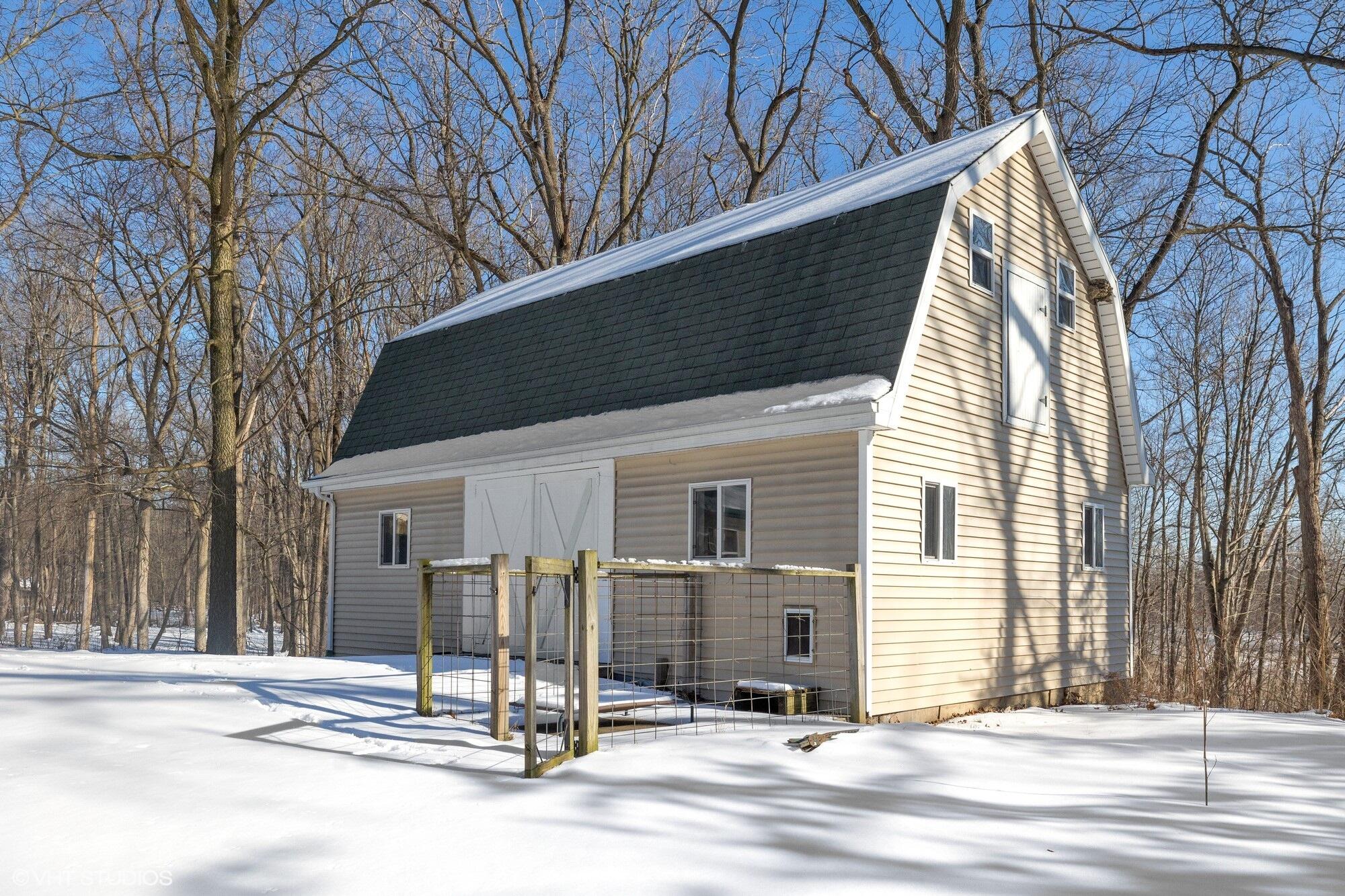 9450 Community Hall Road Union Pier, MI 49129 - Photo 25 of 34 20_9450CommunityHall_2001_MRED_2000x1333