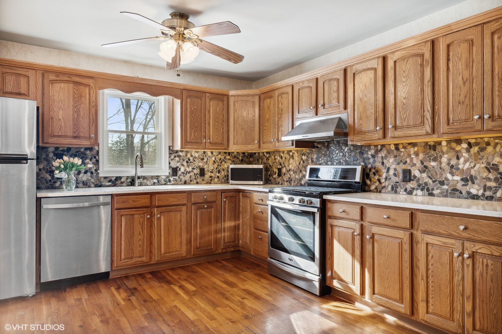 9450 Community Hall Road Union Pier, MI 49129 - Photo 6 of 34 05_9450CommunityHall_5_Kitchen_MRED_2000