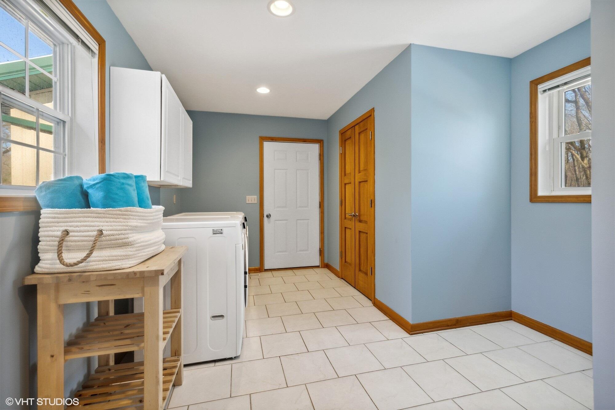 9450 Community Hall Road Union Pier, MI 49129 - Photo 10 of 34 09_9450CommunityHall_44_LaundryRoom_MRED