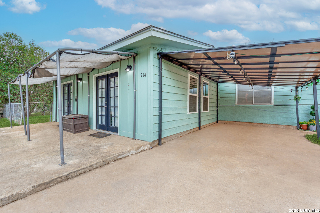 914 6th Street Blanco, TX 78606 - Photo 4 of 26