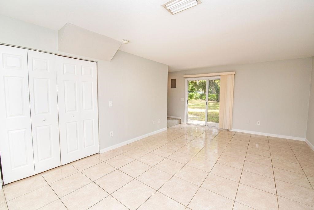 4420 Carter Road, Unit 44 St. Augustine, FL 32086 - Photo 8 of 18 a view of an empty room with a window