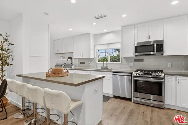 $6,000 | 6565 Randi Avenue, Woodland Hills, CA 91303