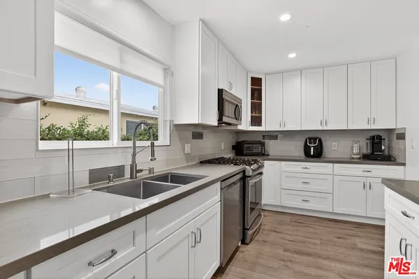 $6,000 | 6565 Randi Avenue, Woodland Hills, CA 91303