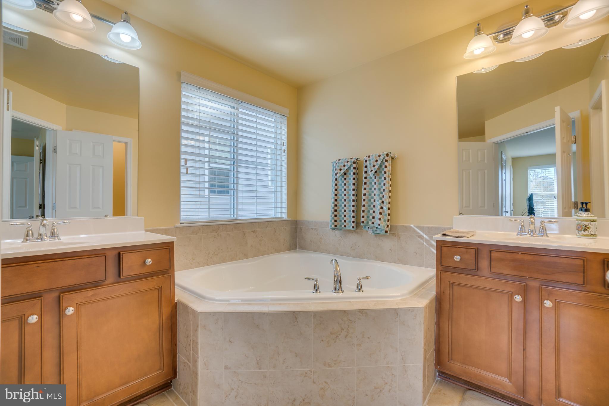 3456 Eagle Ridge Drive Woodbridge, VA 22191 - Photo 20 of 44 Master Bathroom with two Vanities and Soaking Tub