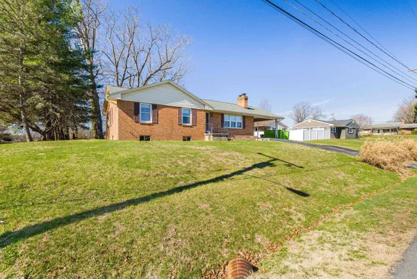 $325,000 | 13 Ridgewood Drive, Verona, VA 24482