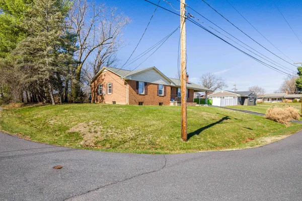 $325,000 | 13 Ridgewood Drive, Verona, VA 24482