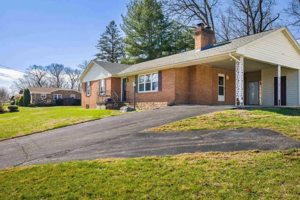 $325,000 | 13 Ridgewood Drive, Verona, VA 24482