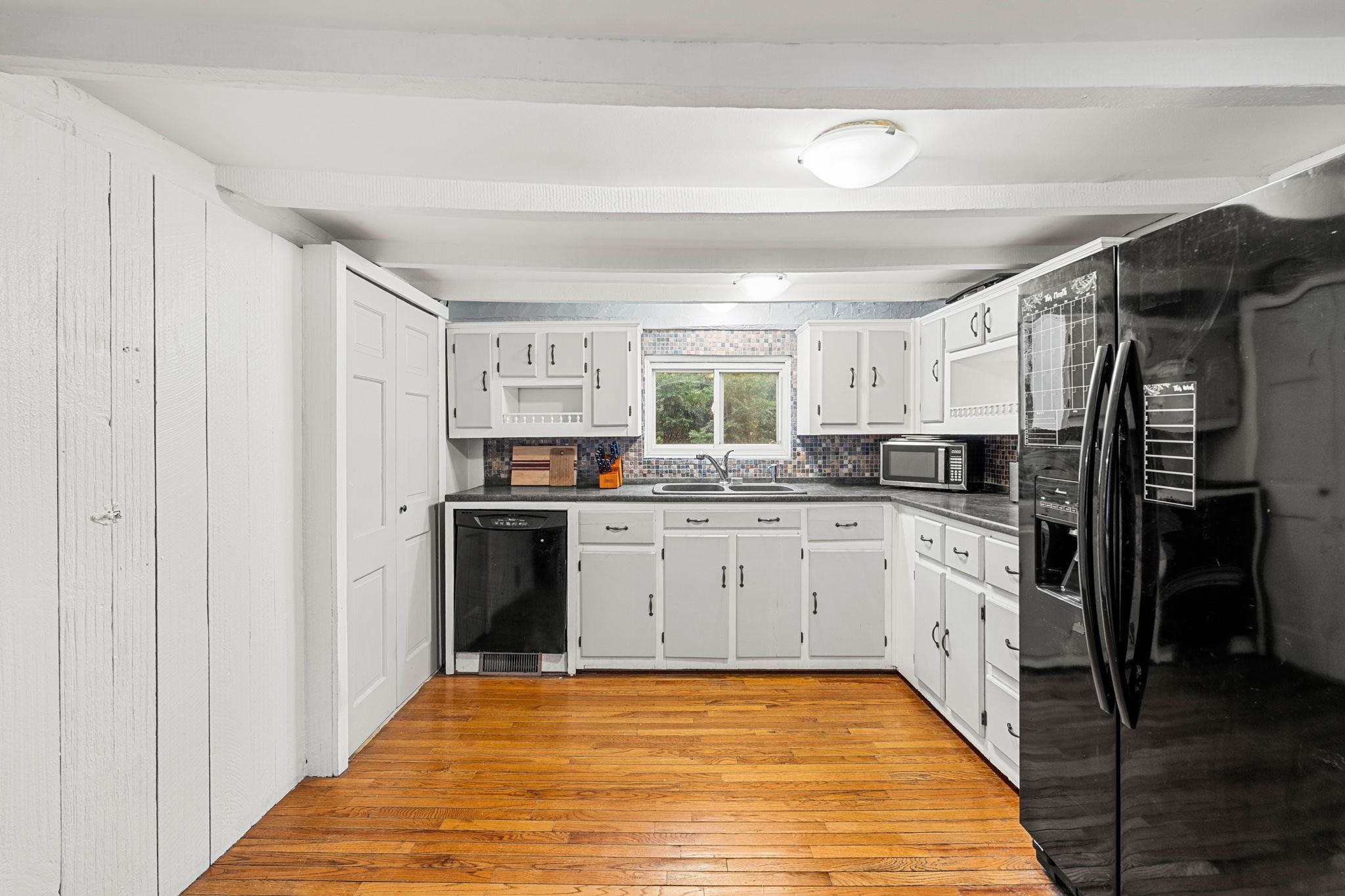 256 East Dunstable Road Nashua, NH 03062 - Photo 11 of 31