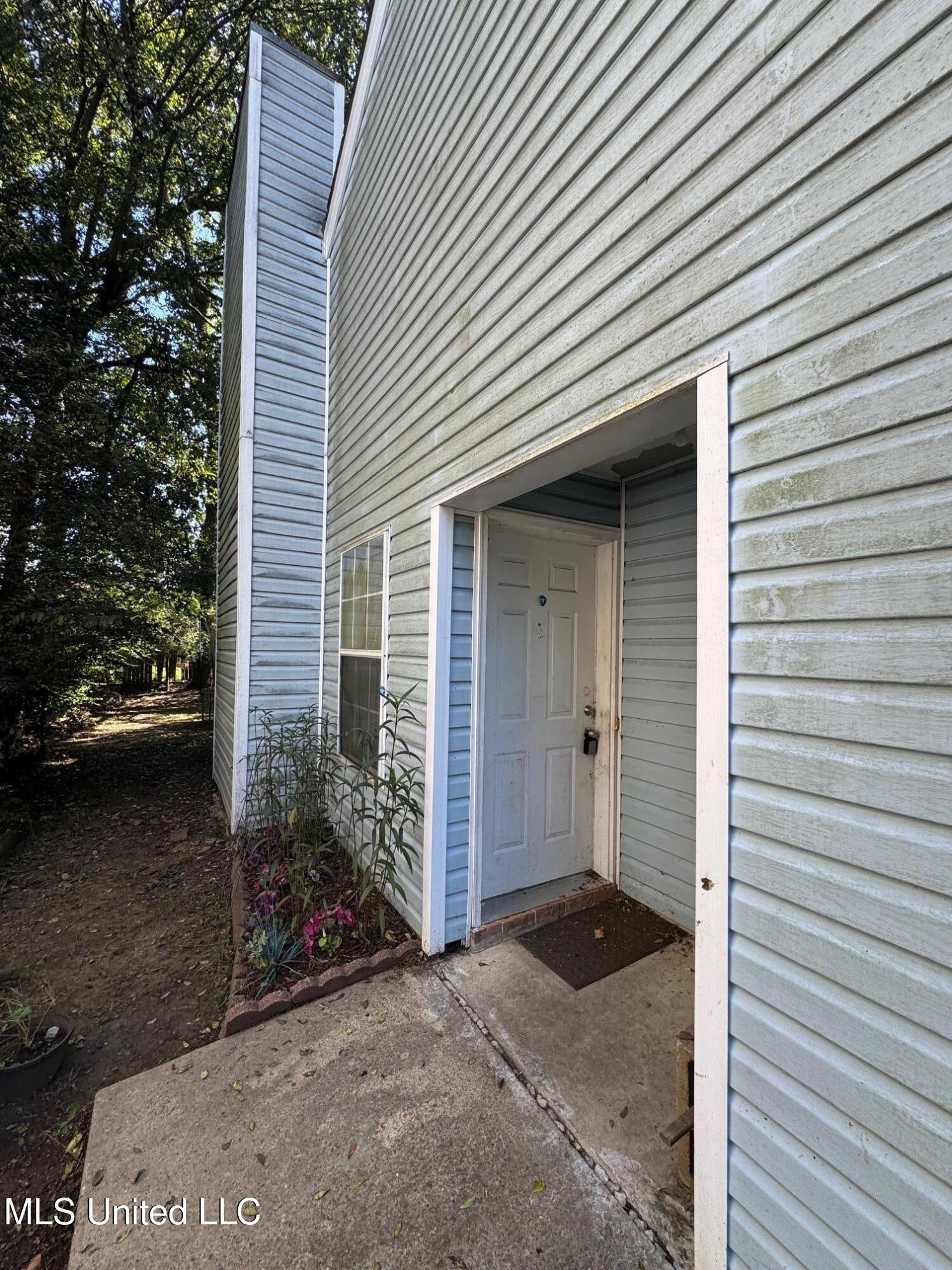 5571 Tiki Lane Jackson, MS 39212 - Photo 3 of 16 IMG_5756