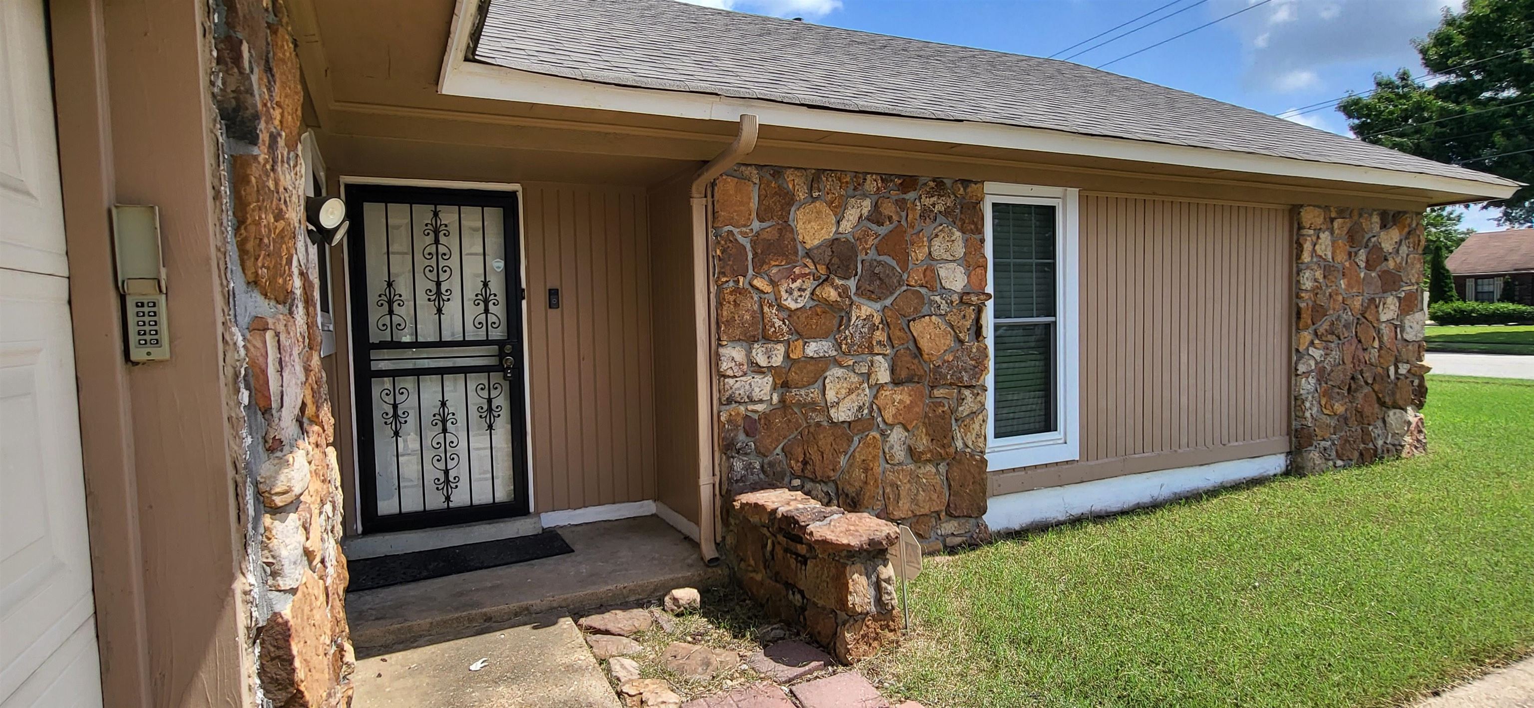 4567 Crump Road Memphis, TN 38141 - Photo 4 of 28 a front view of a house with garden