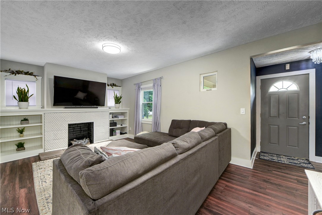 10529 Baltic Road Cleveland, OH 44102 - Photo 4 of 35 Gallery Image 4