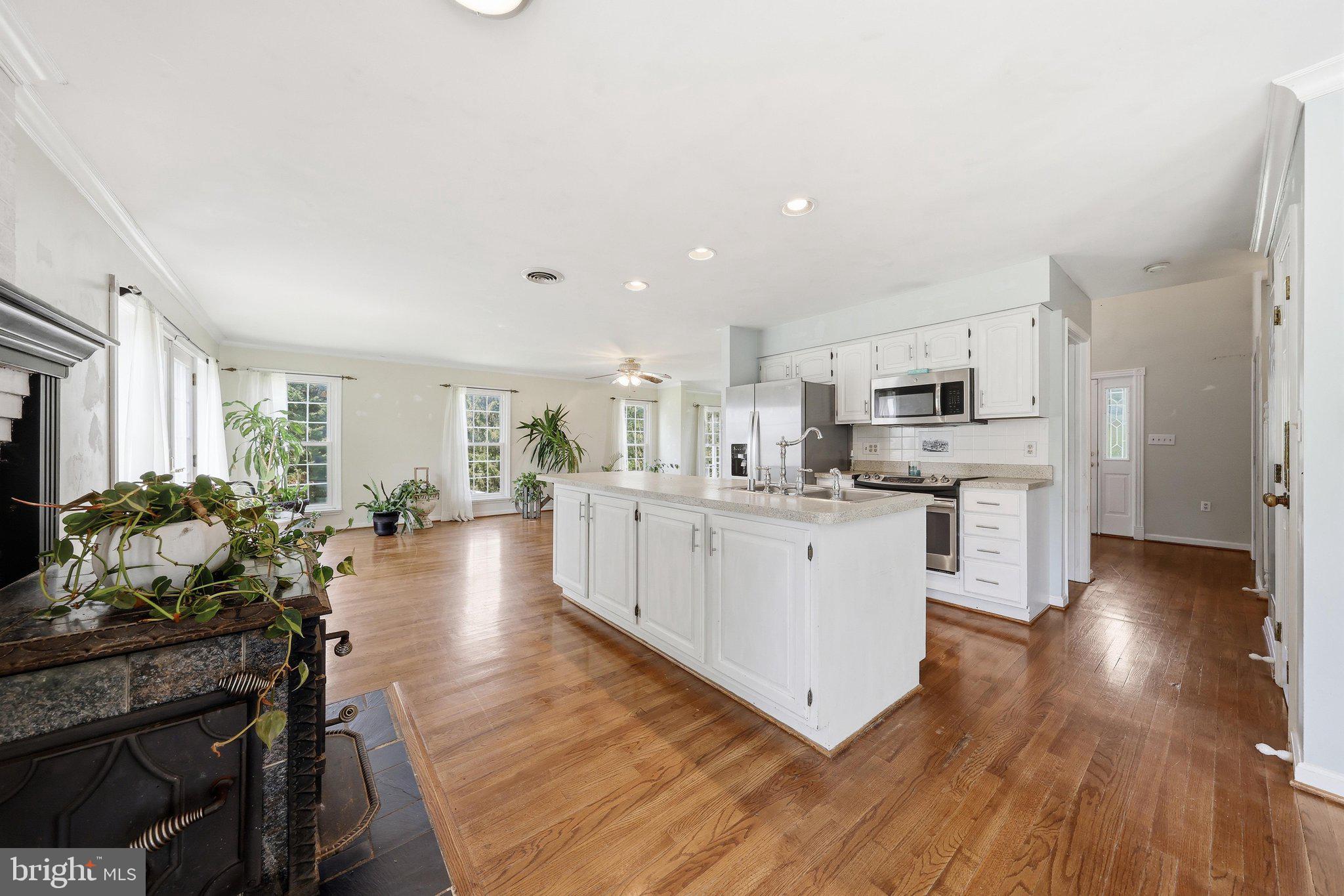 325 East Mountain Road Knoxville, MD 21758 - Photo 12 of 54 Kitchen & Dining Room