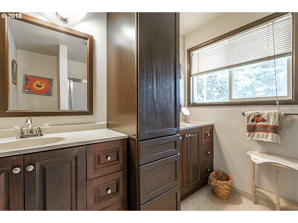 17560 Kirkwood Road Gladstone, OR 97027 - Photo 14 of 31 Gallery Image 14
