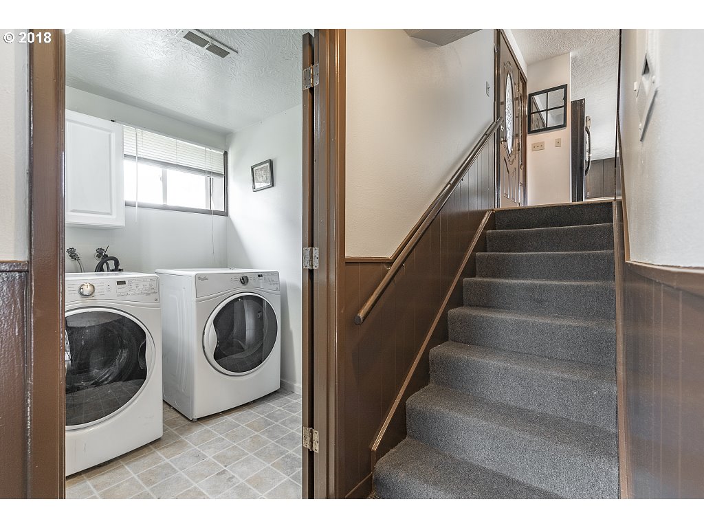 17560 Kirkwood Road Gladstone, OR 97027 - Photo 19 of 31 Laundry