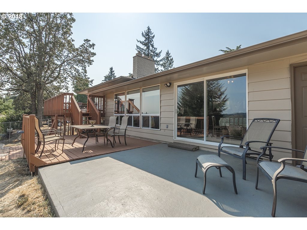 17560 Kirkwood Road Gladstone, OR 97027 - Photo 27 of 31 Deck