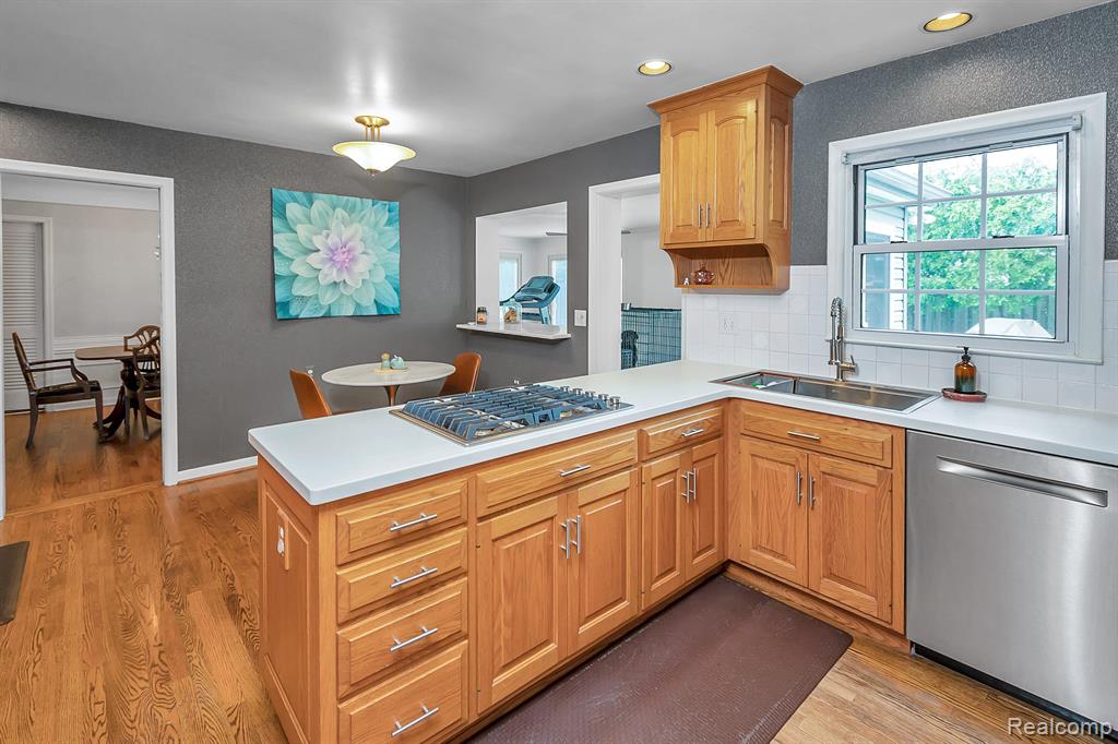580 Cook Road Grosse Pointe Woods, MI 48236 - Photo 7 of 48