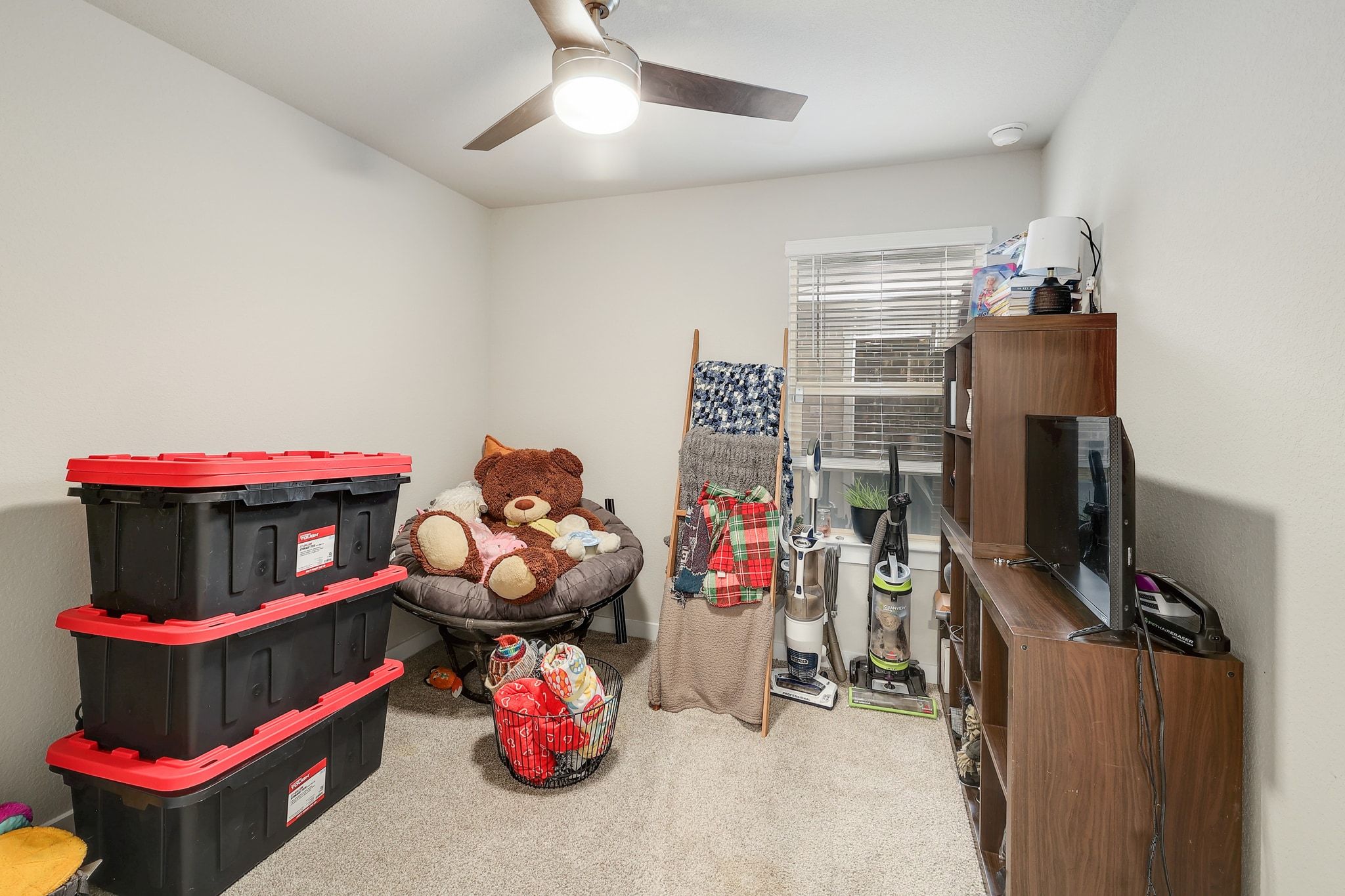 204 Halford Road Georgetown, TX 78633 - Photo 19 of 27 Bedroom with light carpet