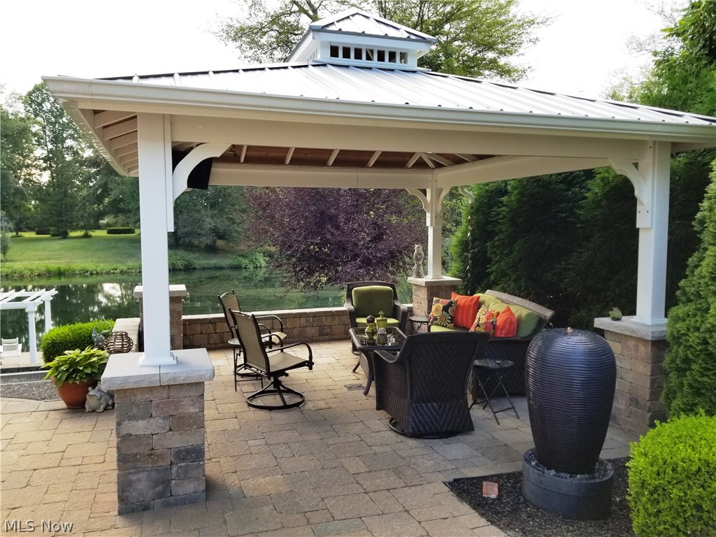 3667 Spring Valley Road Akron, OH 44333 - Photo 5 of 34