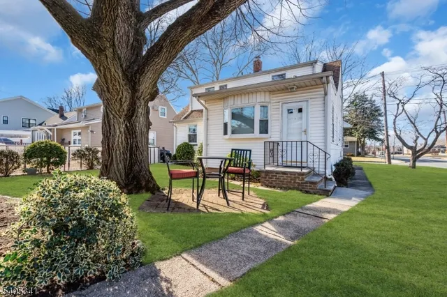 a view of house with a yard