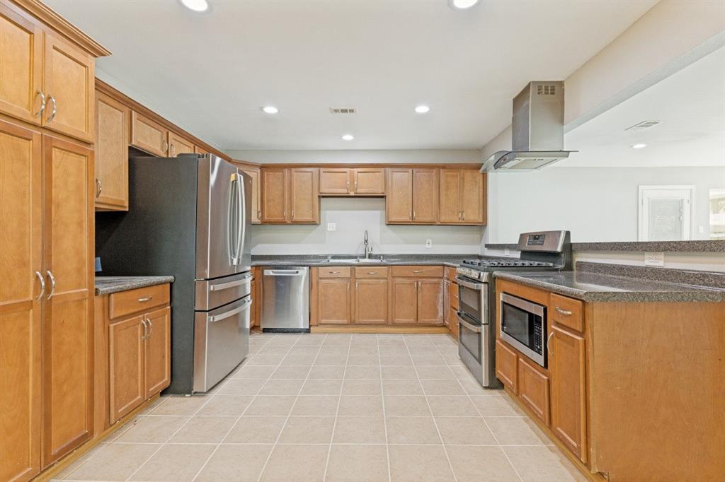 5786 Rockhill Road Fort Worth, TX 76112 - Photo 2 of 12
