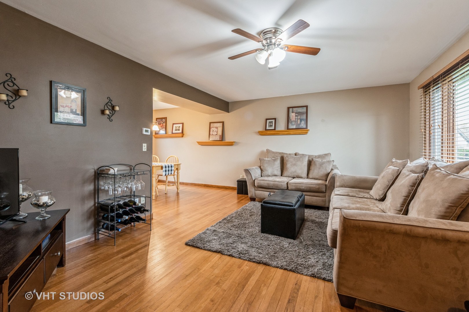 718 Sojourn Road New Lenox, IL 60451 - Photo 3 of 16 a living room with furniture and wooden floor