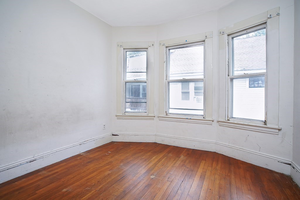 54 Lester Street Springfield, MA 01108 - Photo 11 of 34