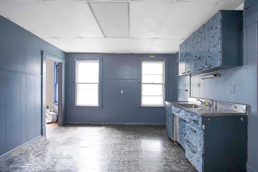 54 Lester Street Springfield, MA 01108 - Photo 14 of 34