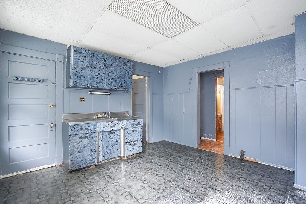 54 Lester Street Springfield, MA 01108 - Photo 15 of 34